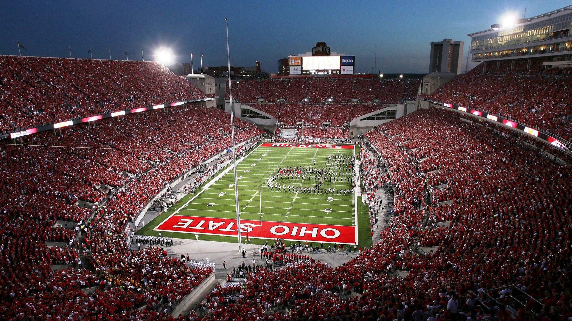 德甲联赛激战正酣，拜仁慕尼黑紧追领头羊勒沃库森