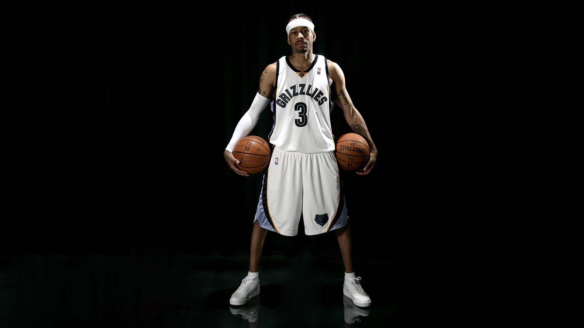 美国短跑名将打破尘封15年世界纪录 创造田径历史新篇章